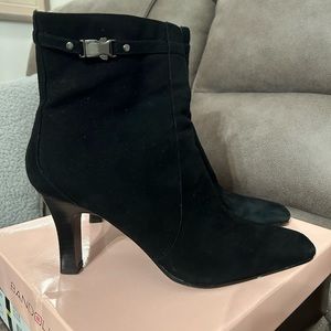 Women’s Bandolino Suede Black Ankle Boots; Good Condition; Size 10M.
